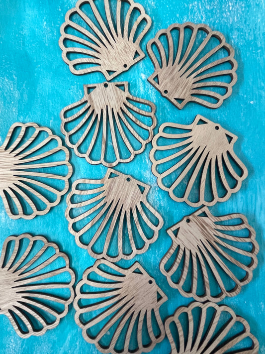 WOOD PENDANT SHELL 53MM ANTIQUE WHITE 10 PC