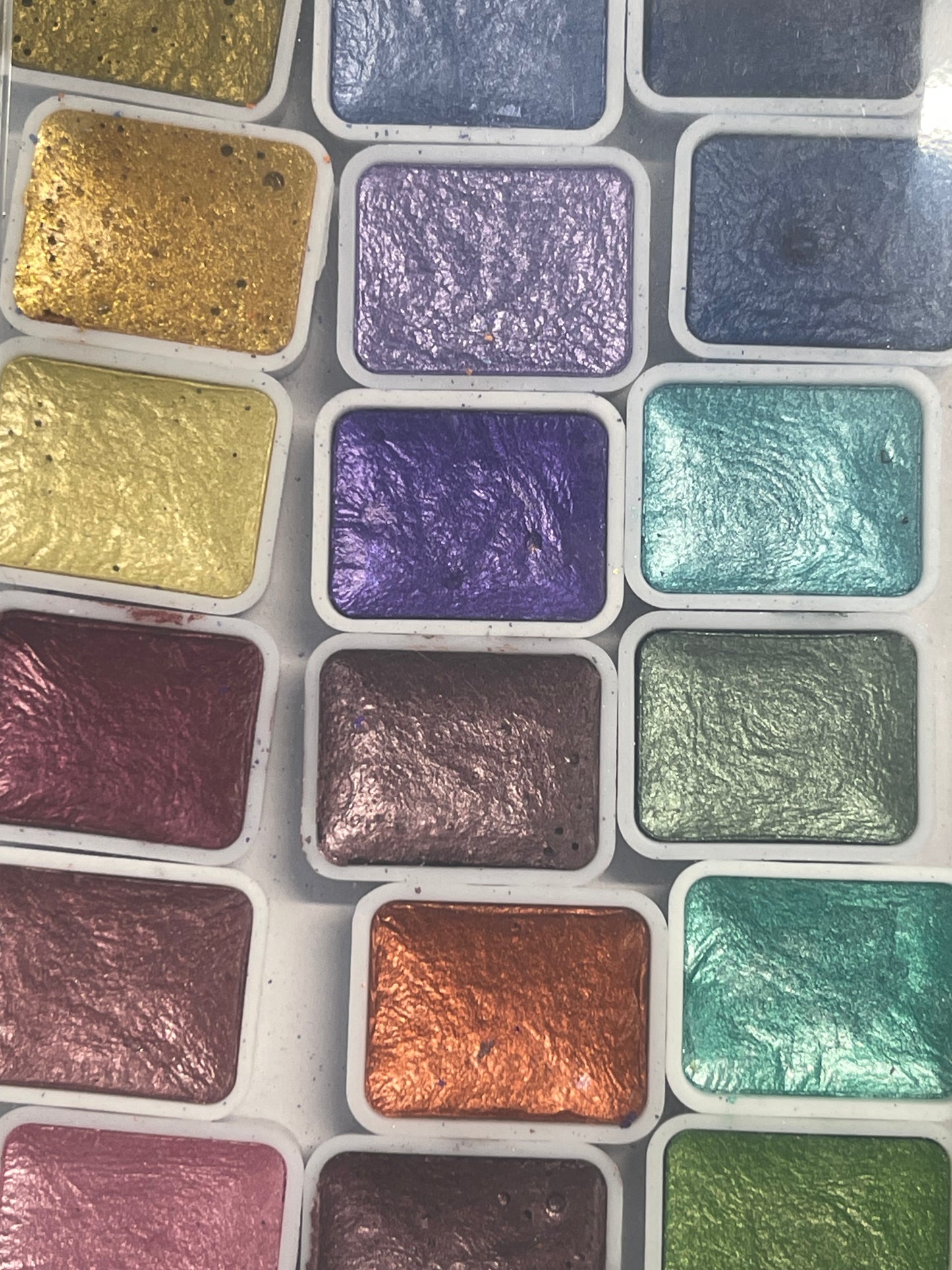 WATERCOLOR PAN SET PEARLESCENT 24 COLORS
