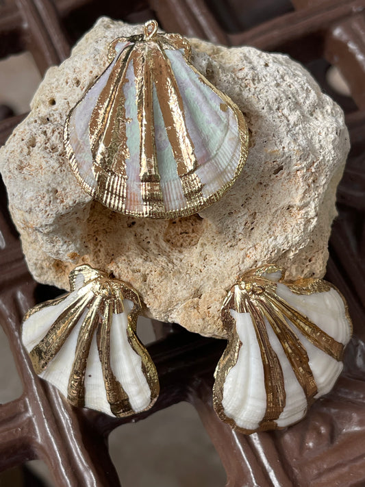PENDANT SHELL WITH GOLD ACCENTS 1 PC