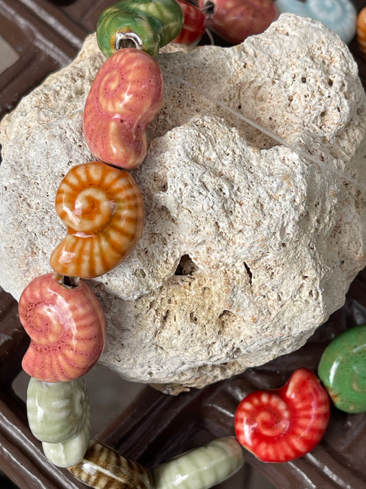 PORCELAIN NAUTILUS SHELL MULTICOLOR 1 STRAND