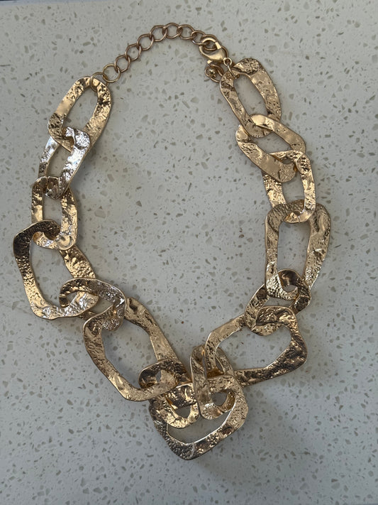 HAMMERED GOLD LINKS NECKLACE