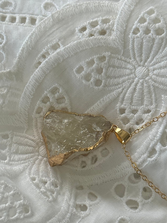 PENDANT NUGGET NATURAL TOPAZ WITH JADE WITH STAINLESS STEEL CHAIN 1 PC