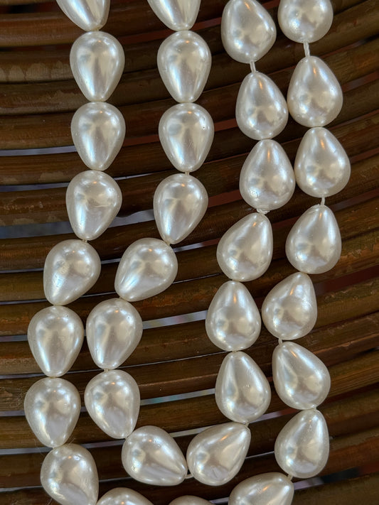 SHELL PEARL (MADREPERLA) TEARDROP 15-16 MM WHITE 1 STRAND