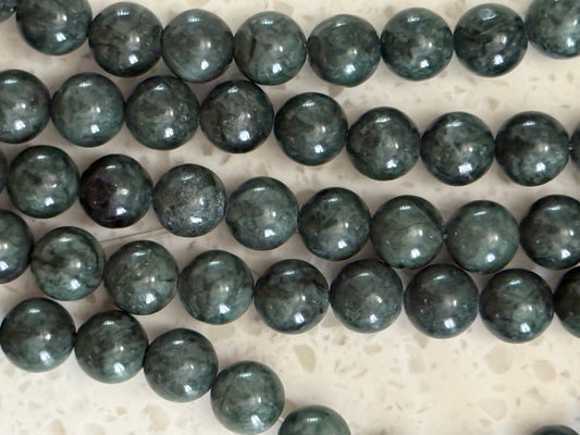 JADE GREEN AND BLACK 8MM ROUND ABOUT 46 BEADS PER 1 STRAND