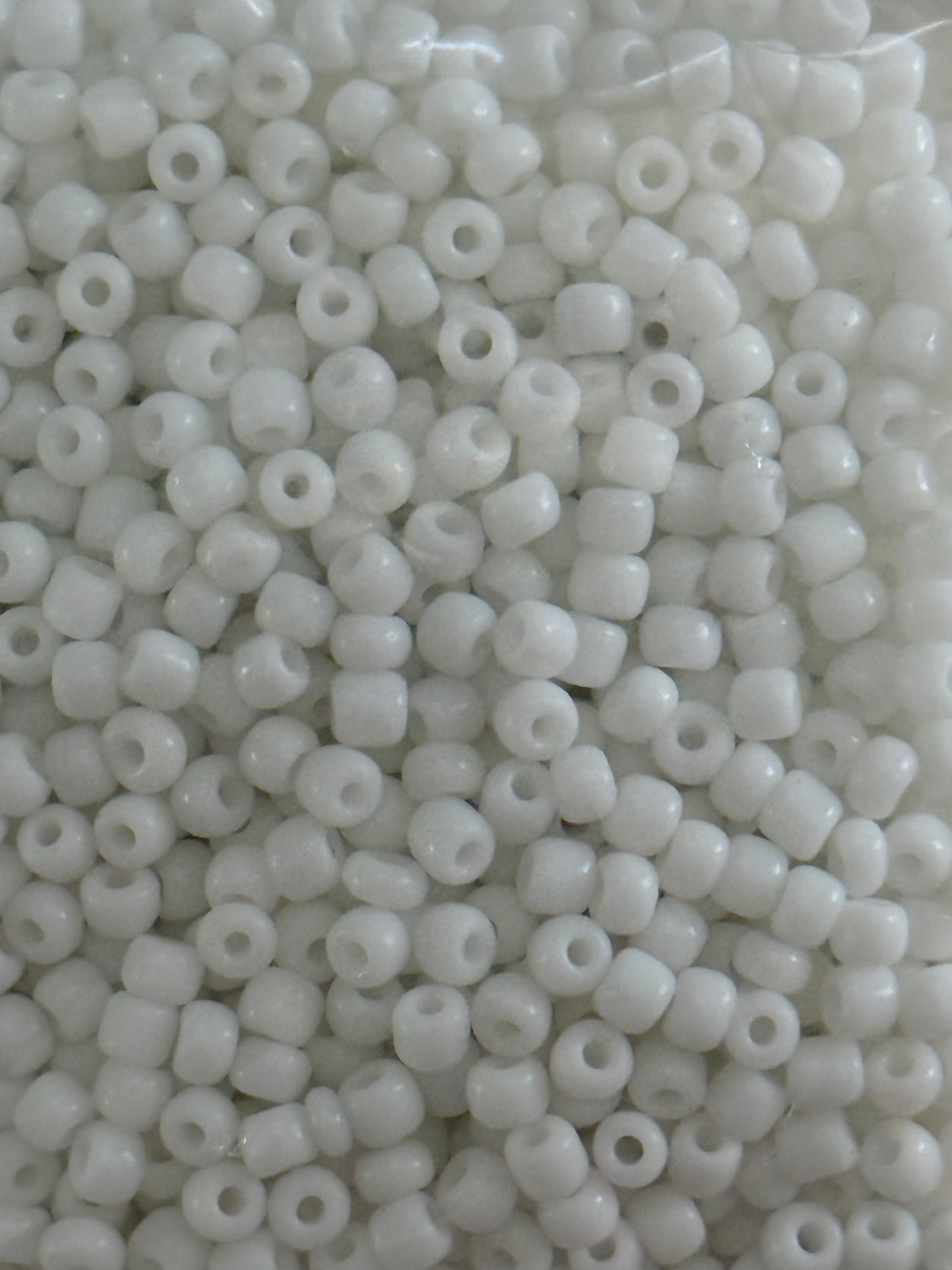 SEED BEAD 8/0 3MM OPAQUE WHITE 30 GM PACK