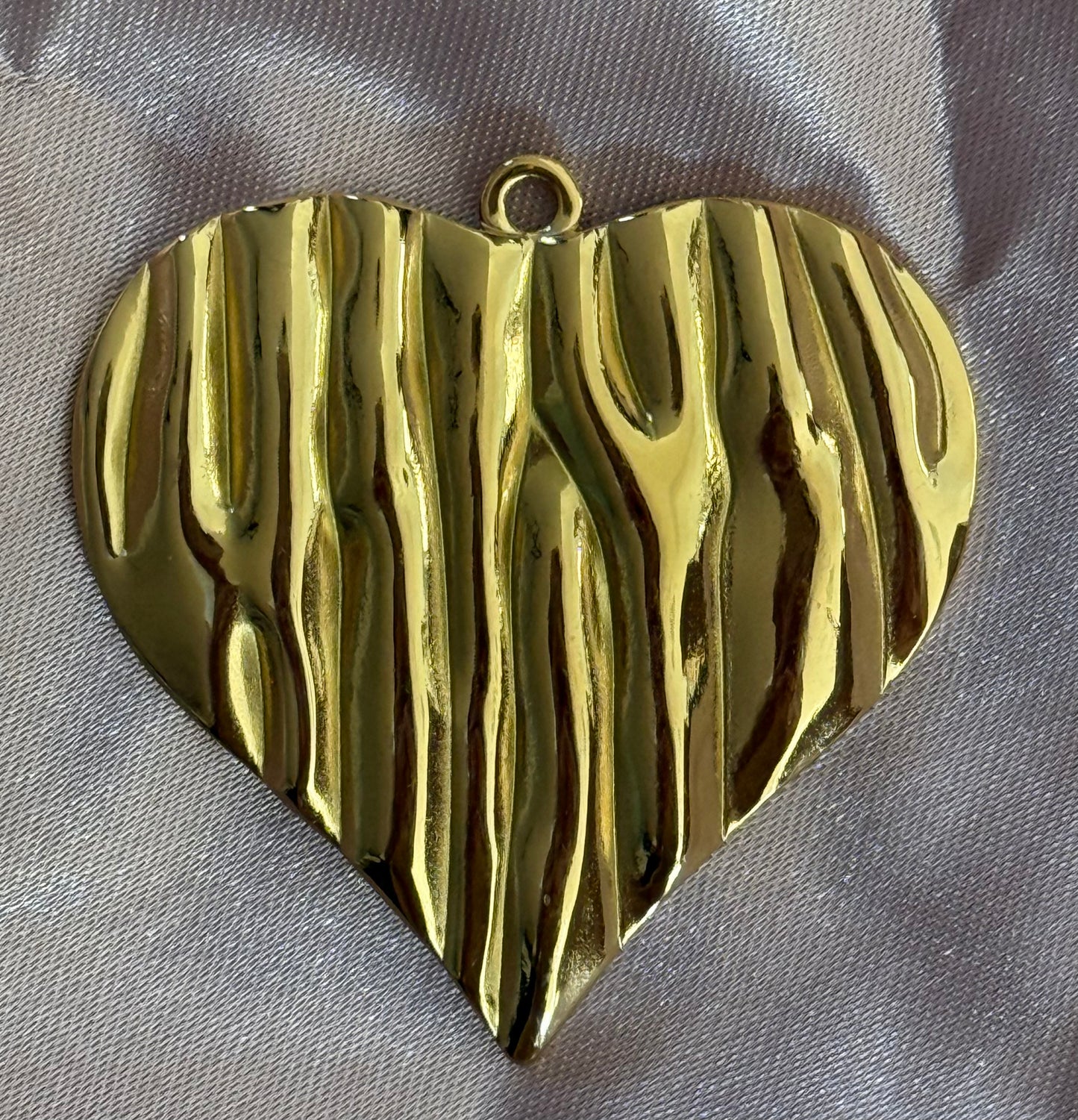 PENDANT HEART TEXTURED STAINLESS STEEL 39MM 2 COLORS 1 PC