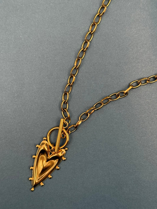 NECKLACE CHAIN OVAL LINK WITH HEART PENDANT.