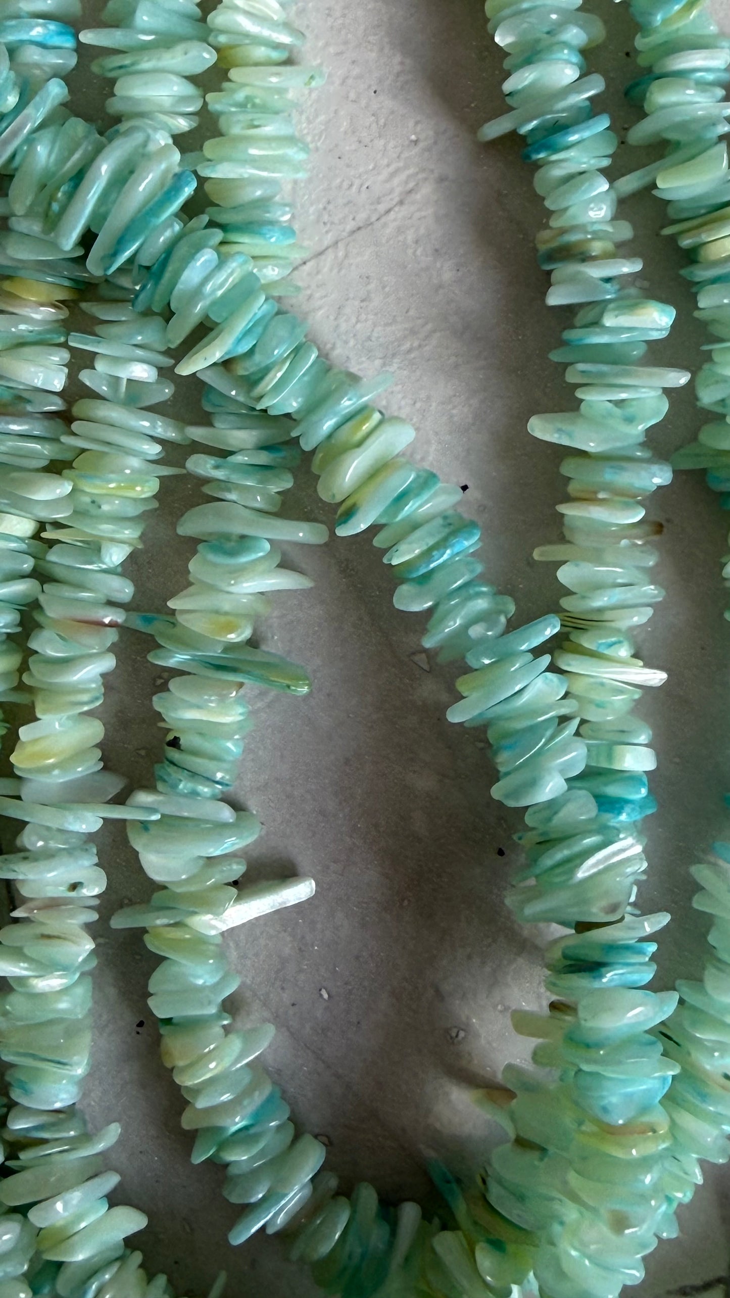 SHELL CHIPS AQUA YELLOW 1 STRAND