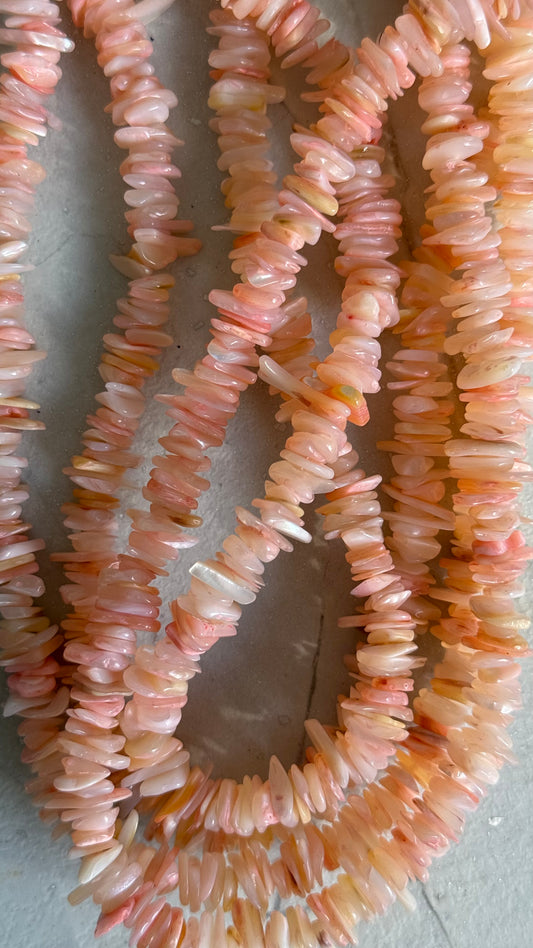 SHELL CHIPS LIGHT ORANGE 1 STRAND