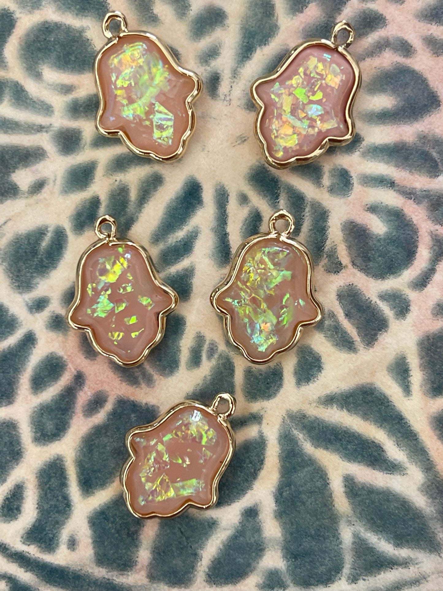 CHARM HAMSA GOLD PLATE PINK RESIN 20.5MM 5 PC