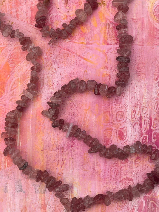 STRAWBERRY QUARTZ CHIPS 5-8 MM 1 STRAND
