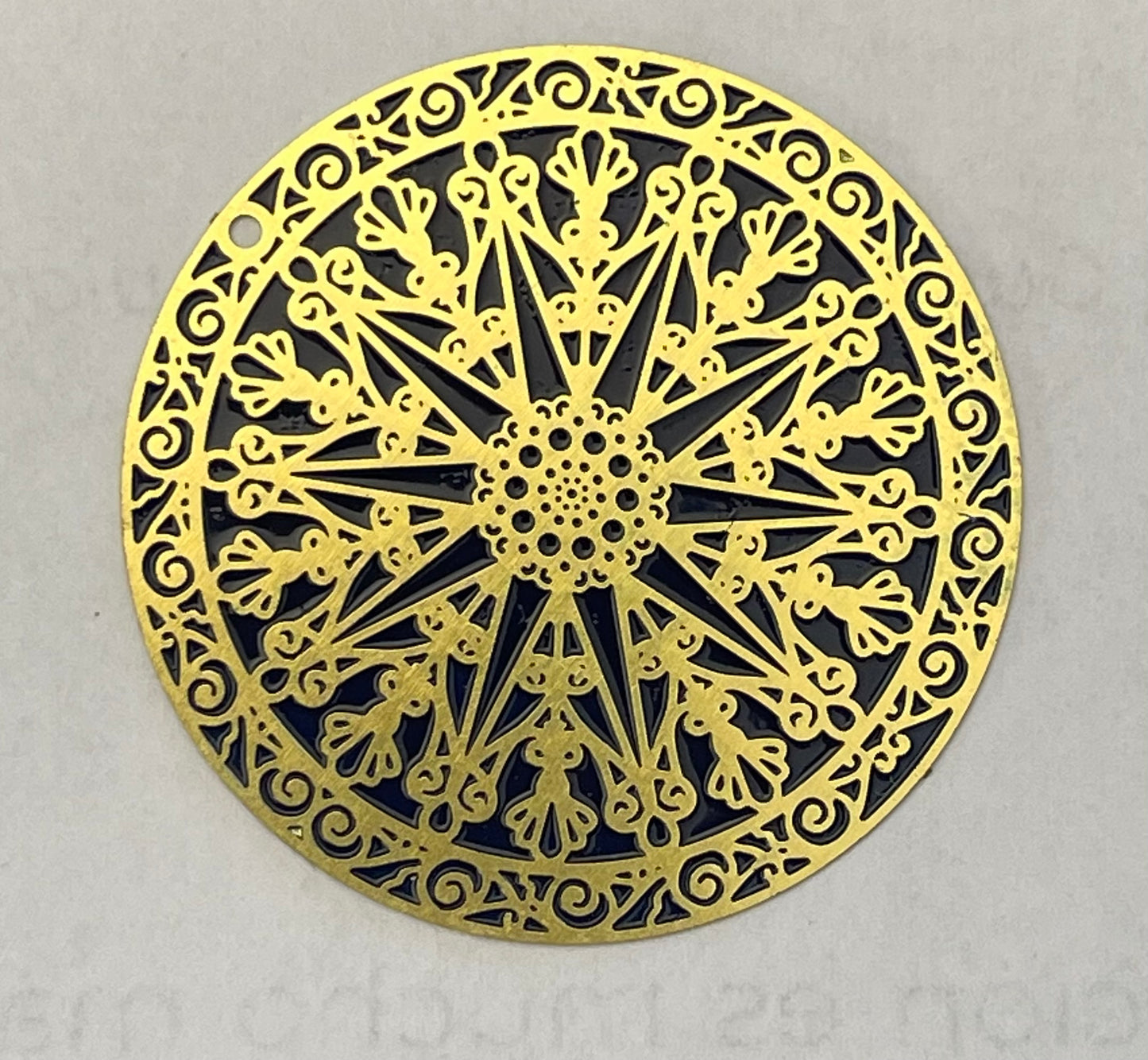 PENDANT ROUND ENAMEL MANDALA MATTE GOLD 40 MM 1 PC
