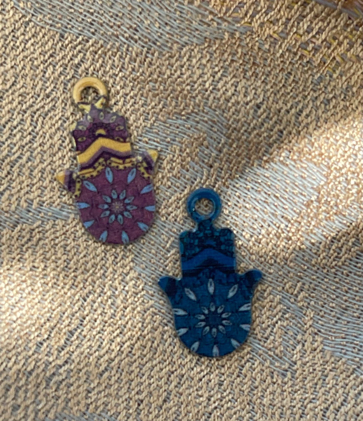 CHARM HAMSA SST 15mm ENAMEL MIX WITH MANDALA 2PC