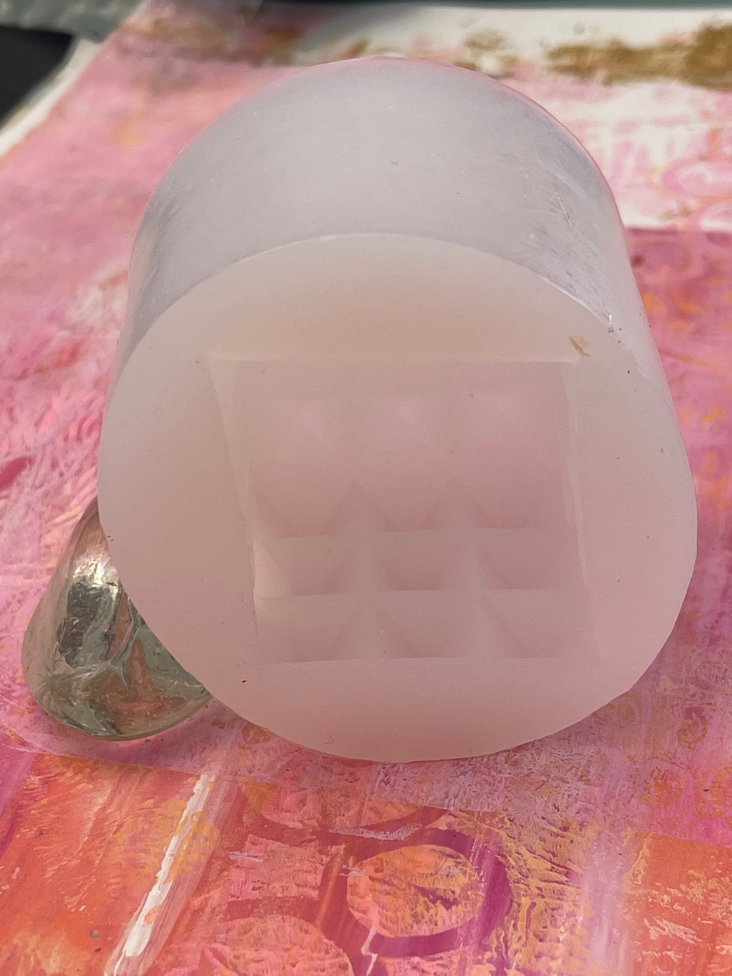 CANDLE MOLD CUBE WITH PYRAMID TEXTURED SURFACE 74X58MM 1 PC