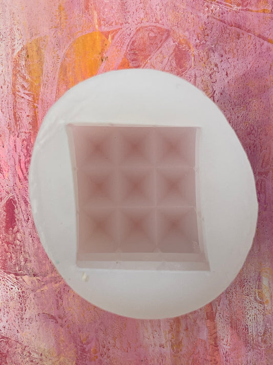 CANDLE MOLD CUBE WITH PYRAMID TEXTURED SURFACE 74X58MM 1 PC