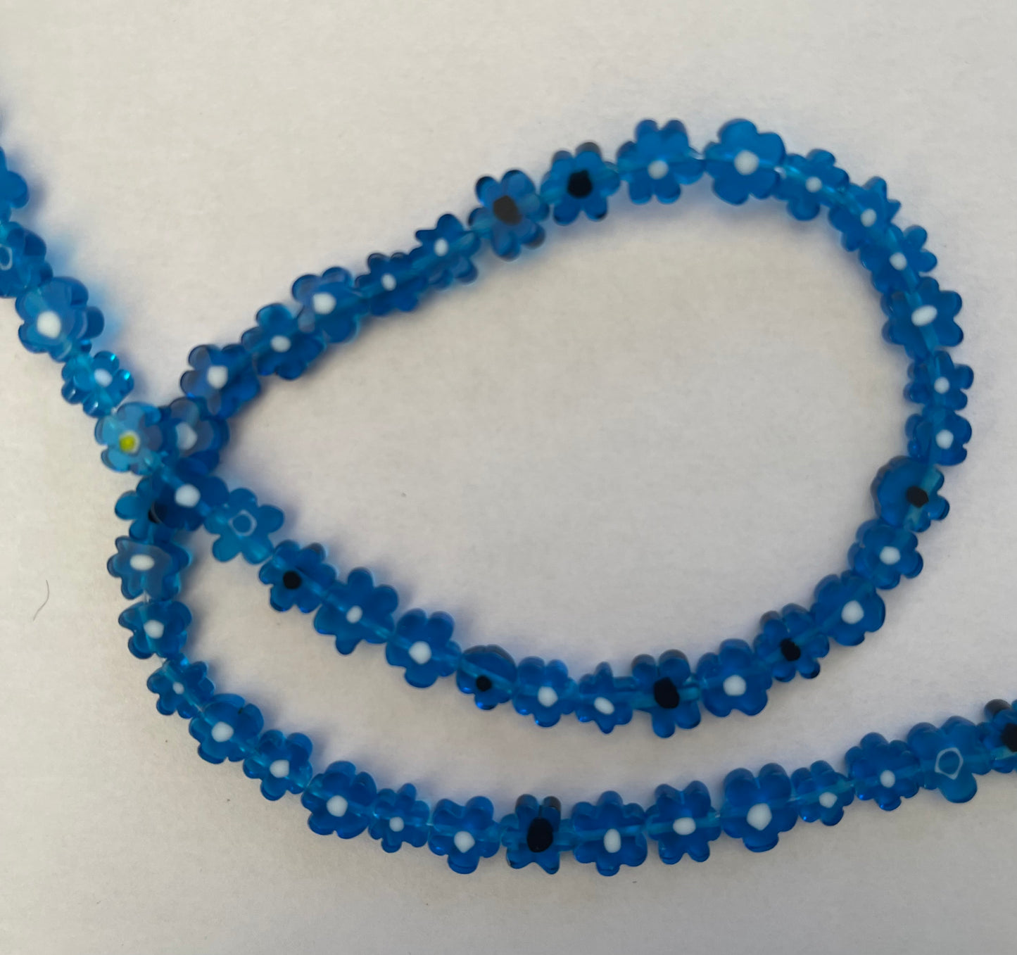 MILLEFIORE GLASS FLOWER DODGER BLUE 6-9MM 1 STRAND