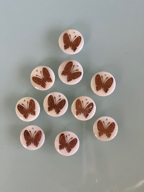 CHARM MOTHER OF PEARL WITH BUTTERFLY GOLD INSERTS. 18mm 10 PCS