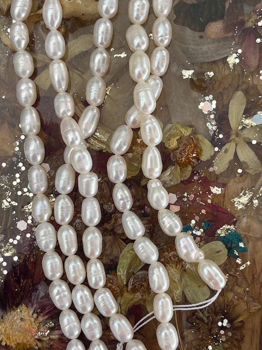 FRESHWATER PEARL RICE 5-7MM WHITE ABOUT 28 BEADS PER STRAND