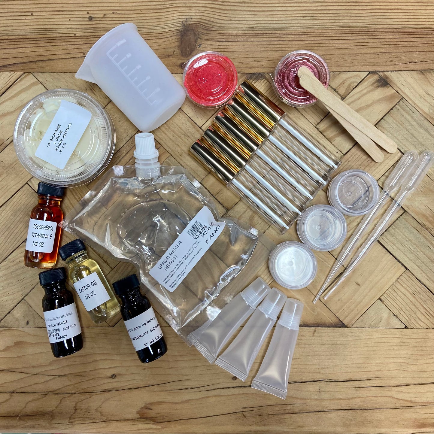 KIT LIP GLOSS ,LIP BALM Y PERFUME SOLIDO