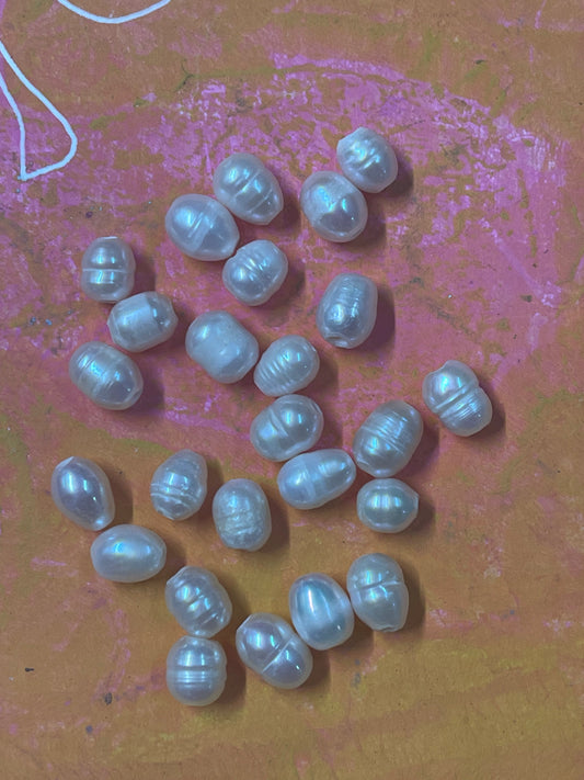 PERLA DE AGUA DULCE 7-10MM ROTO 1.8MM 20 PC