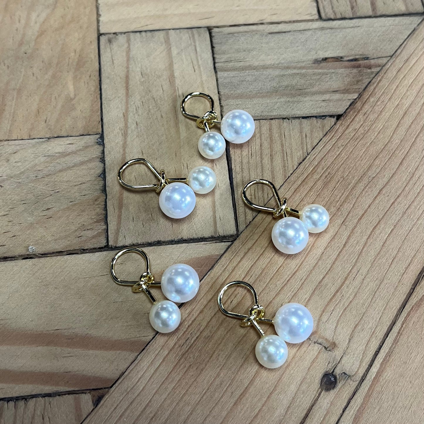 PENDANT KNOTTED WIRE AND 2 WHITE PEARLS 28x19MM