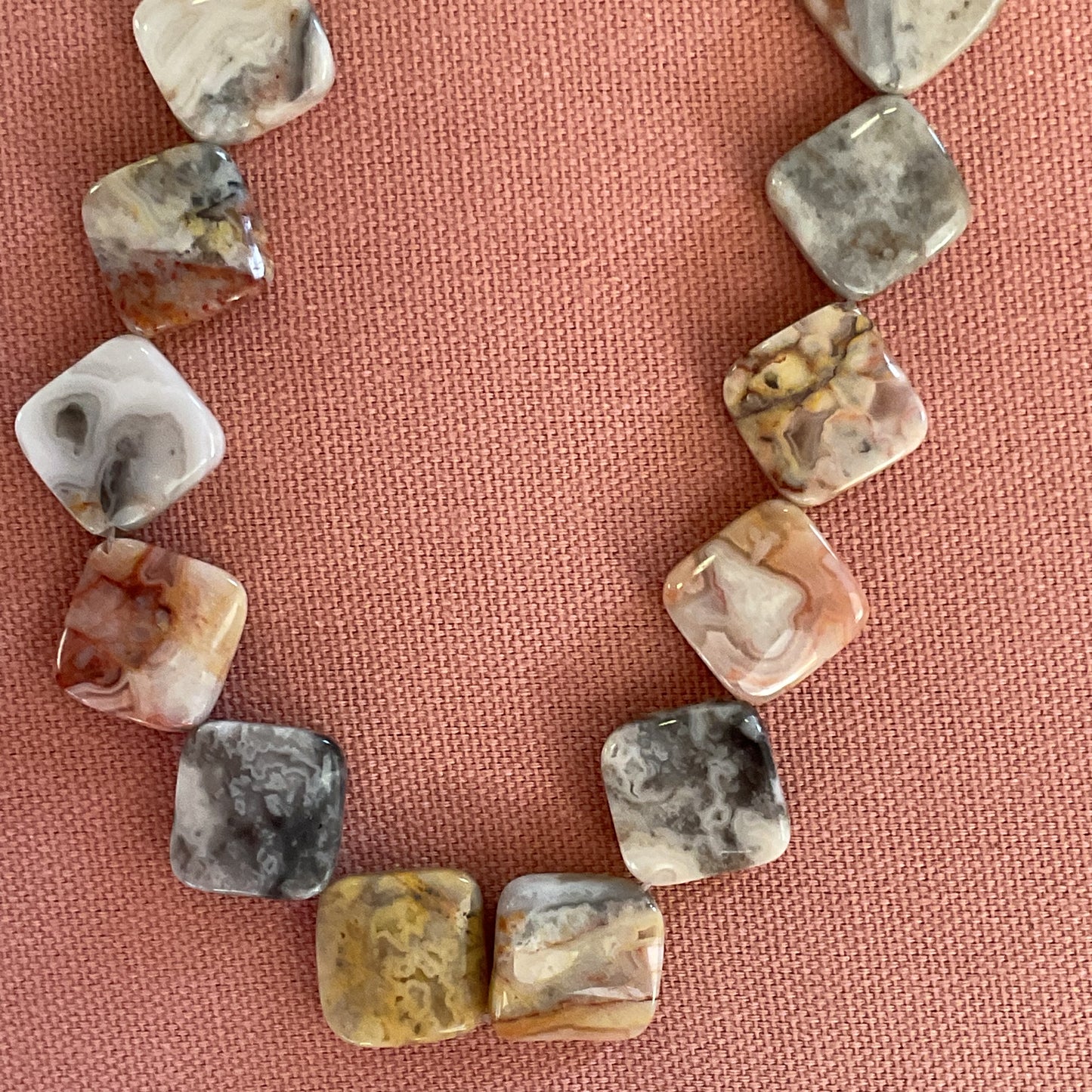 AGATE CRAZY TWIST RHOMBUS 19.5MM