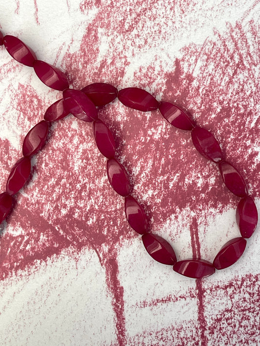JADE 18X8MM TWIST OVAL CRIMSON 1 STRAND