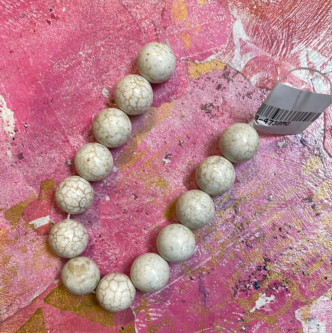 MAGNESITE 16MM RND 13 BEADS STRAND