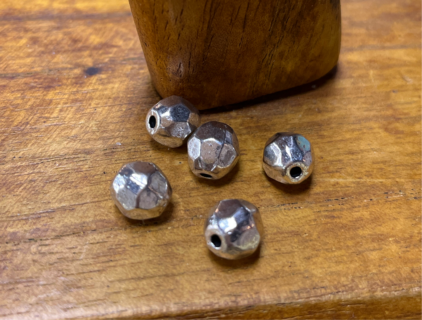 Faceted bead spacer