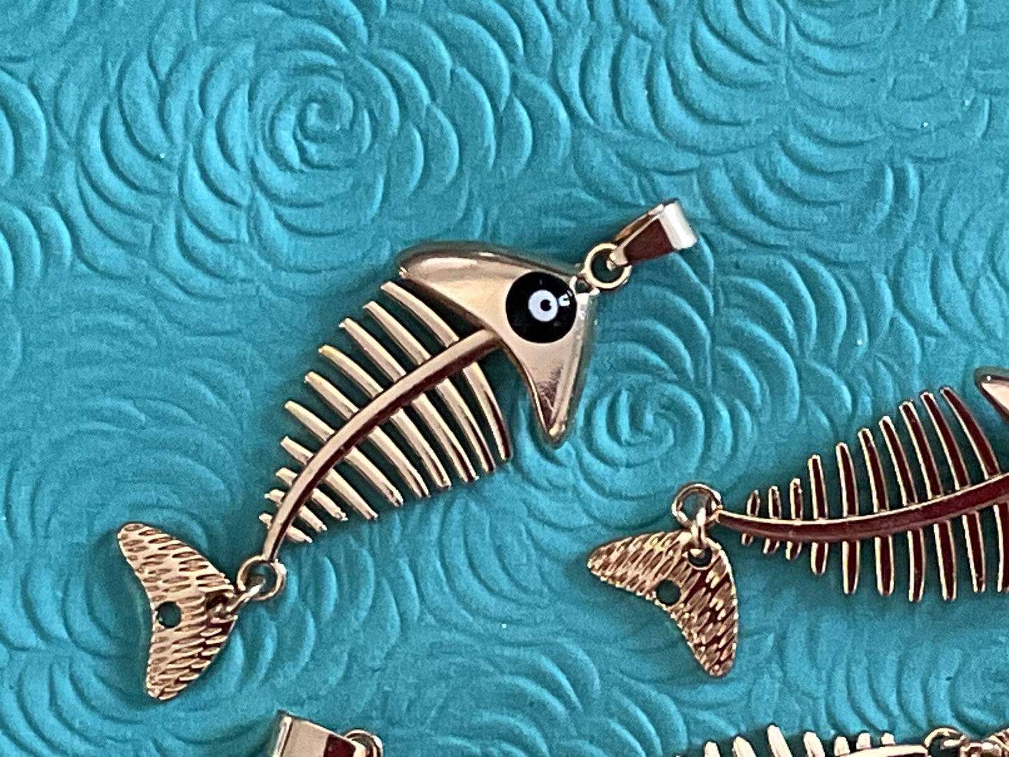 PENDANT FISH 54X20MM GOLD PLATE WITH TURKISH EYE 2PC