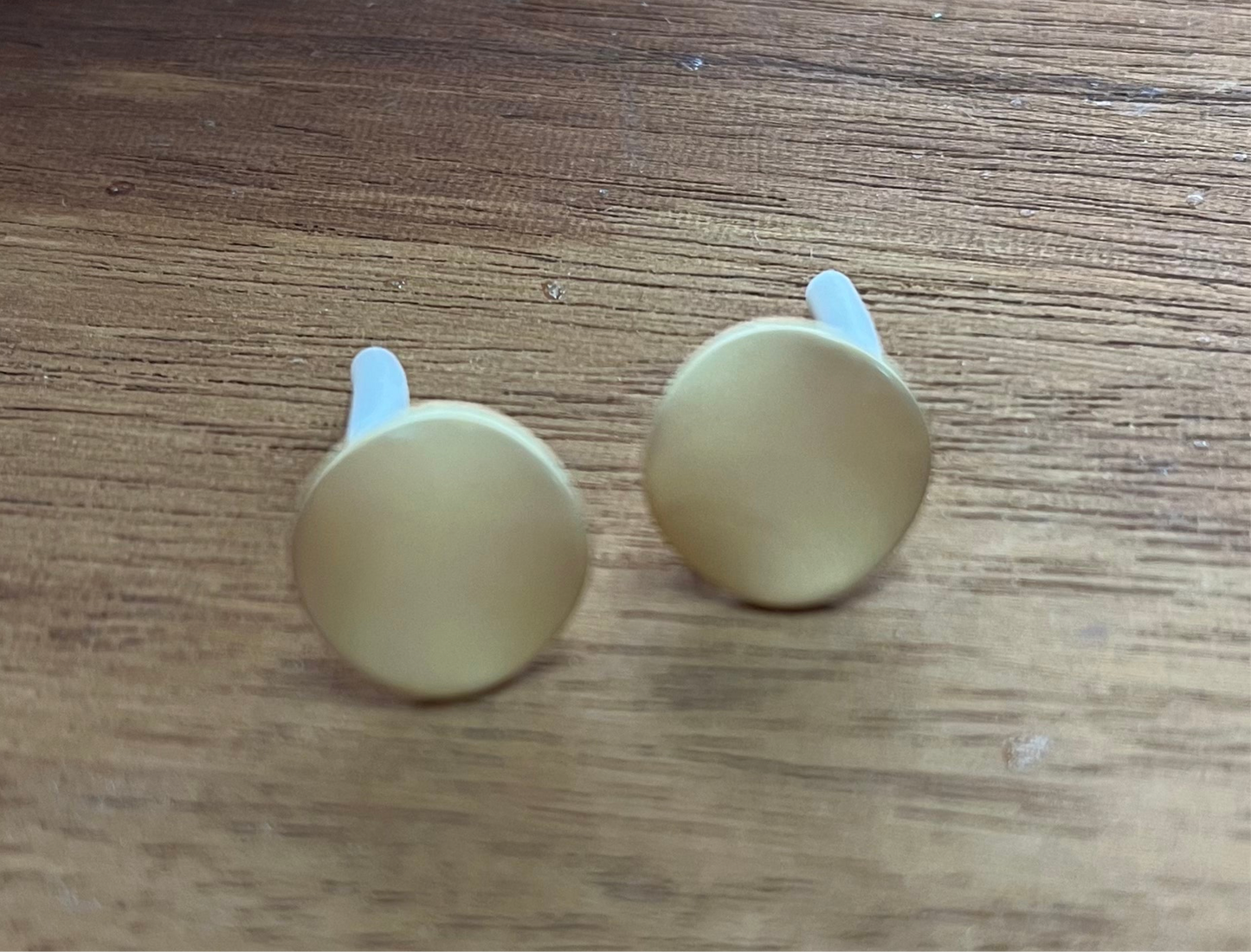 STUD EARRINGS FLAT MATTE GOLD