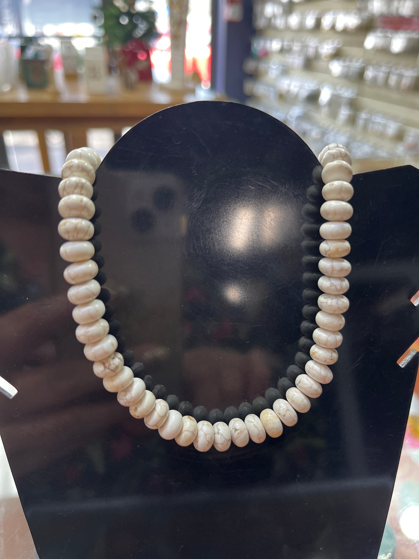 MAGNESITE NATURAL 8X5MM RONDELLE.