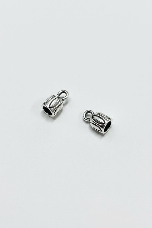 CORD END PETALS ANTIQUE SILVER 2 PC