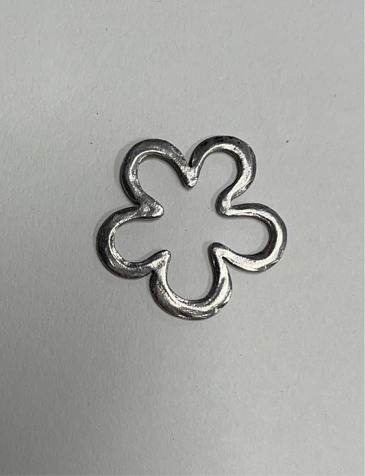CHARM HAMMERED FLOWER  1 PC