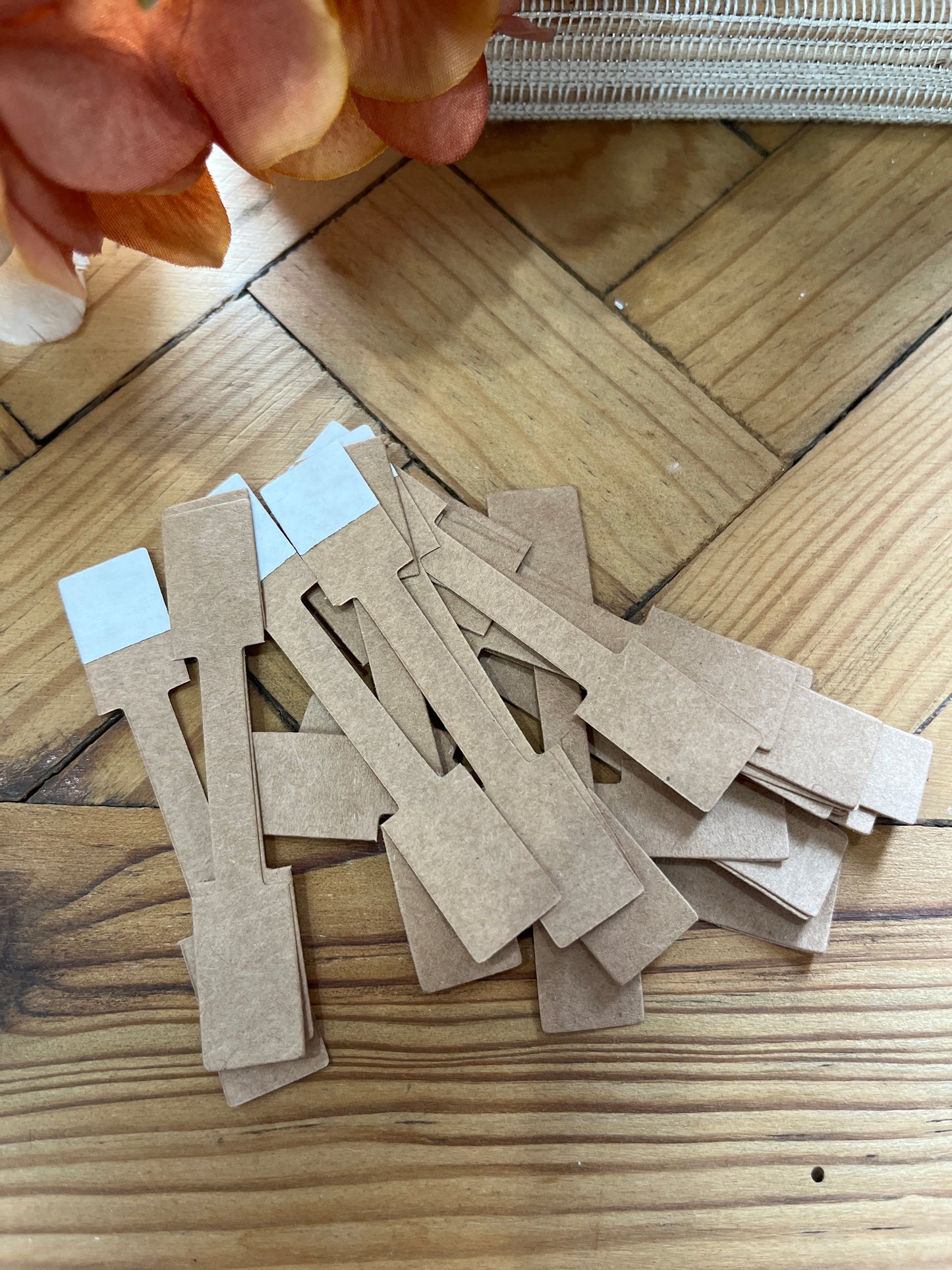FOLDING PRICE TAG WHITE OR KRAFT 25 PC