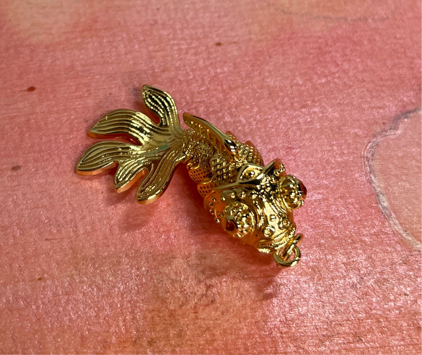 PENDANT FISH MATTE GOLD WITH CZ