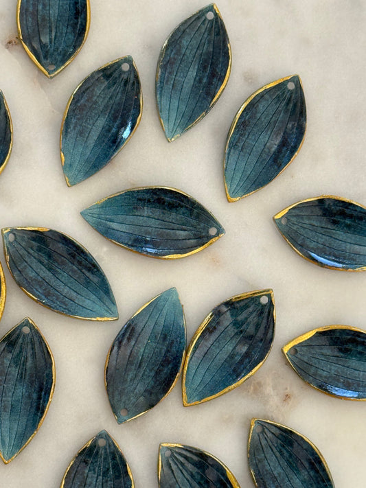 CHARM BLUE LEAF ACRYLIC GOLD RIM 29.5MM 5 PC