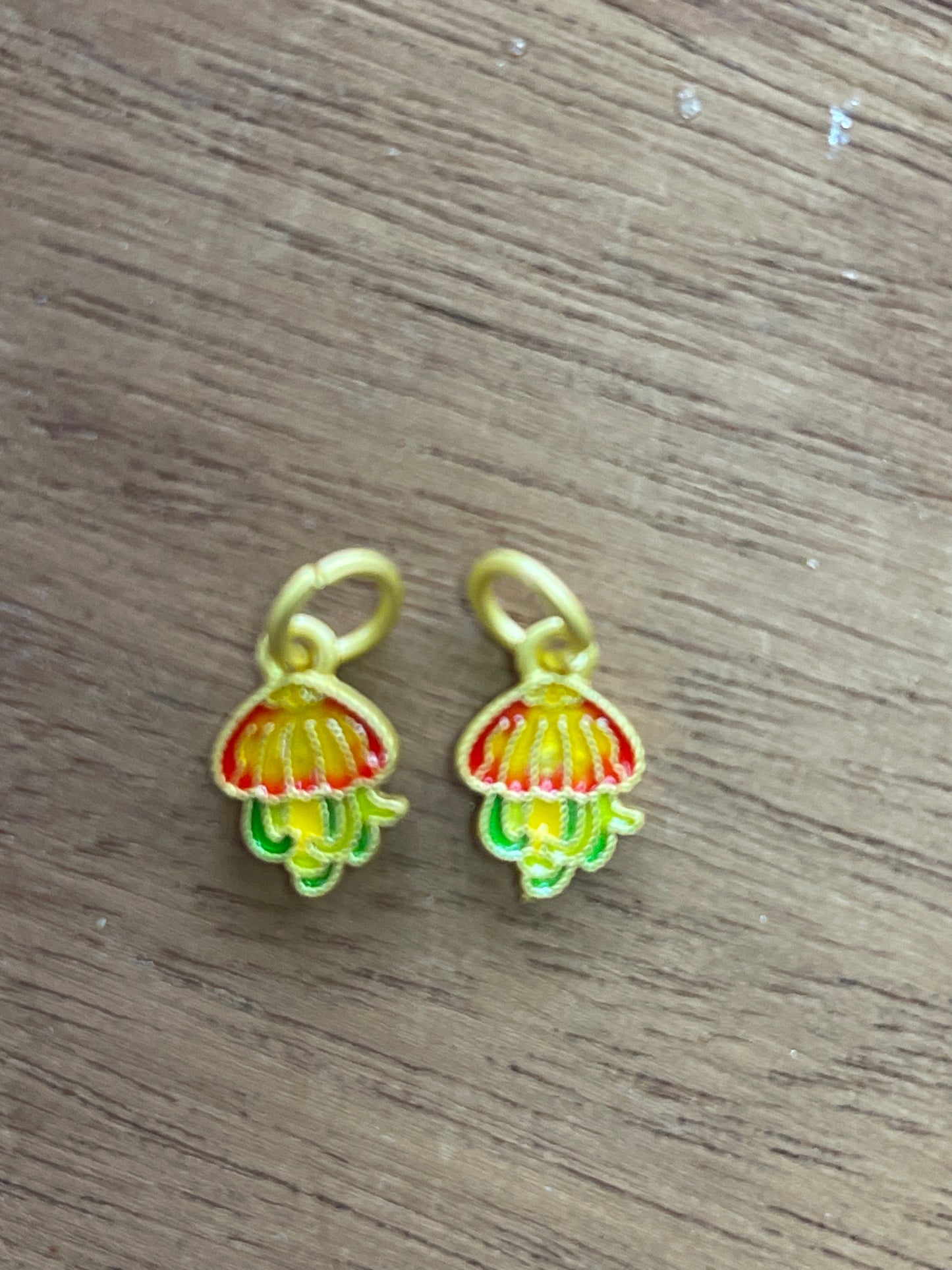 CHARM JELLYFISH MATTE GOLD ENAMEL 12X8MM 2 PC