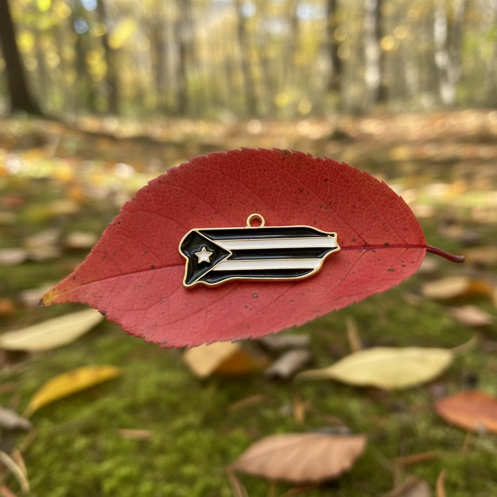 PR MAP FLAG ALLOY PENDANT GOLD & BLACK