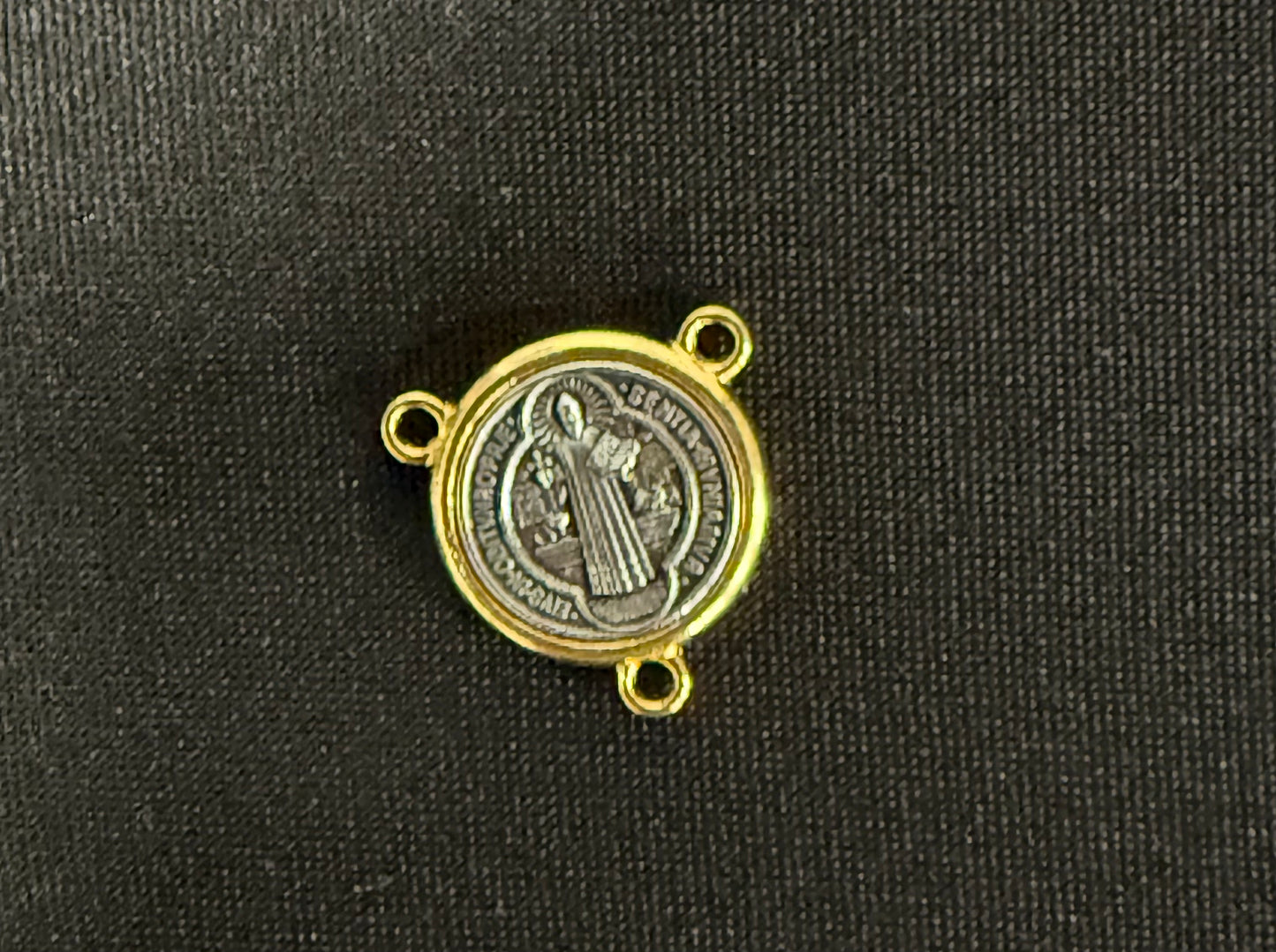 ROSARY CENTER ST BENEDICT TWO TONES 1 PC
