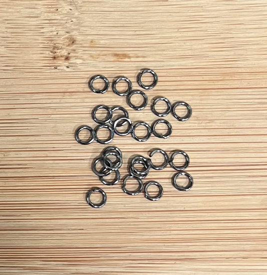 JUMPRING 4MM BLACK PLATING