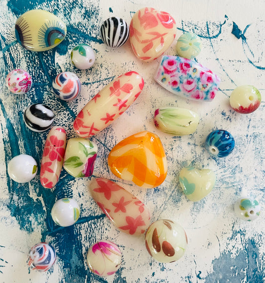 ACRYLIC BEAD MIX SHAPES AND COLORS 50 G PACK