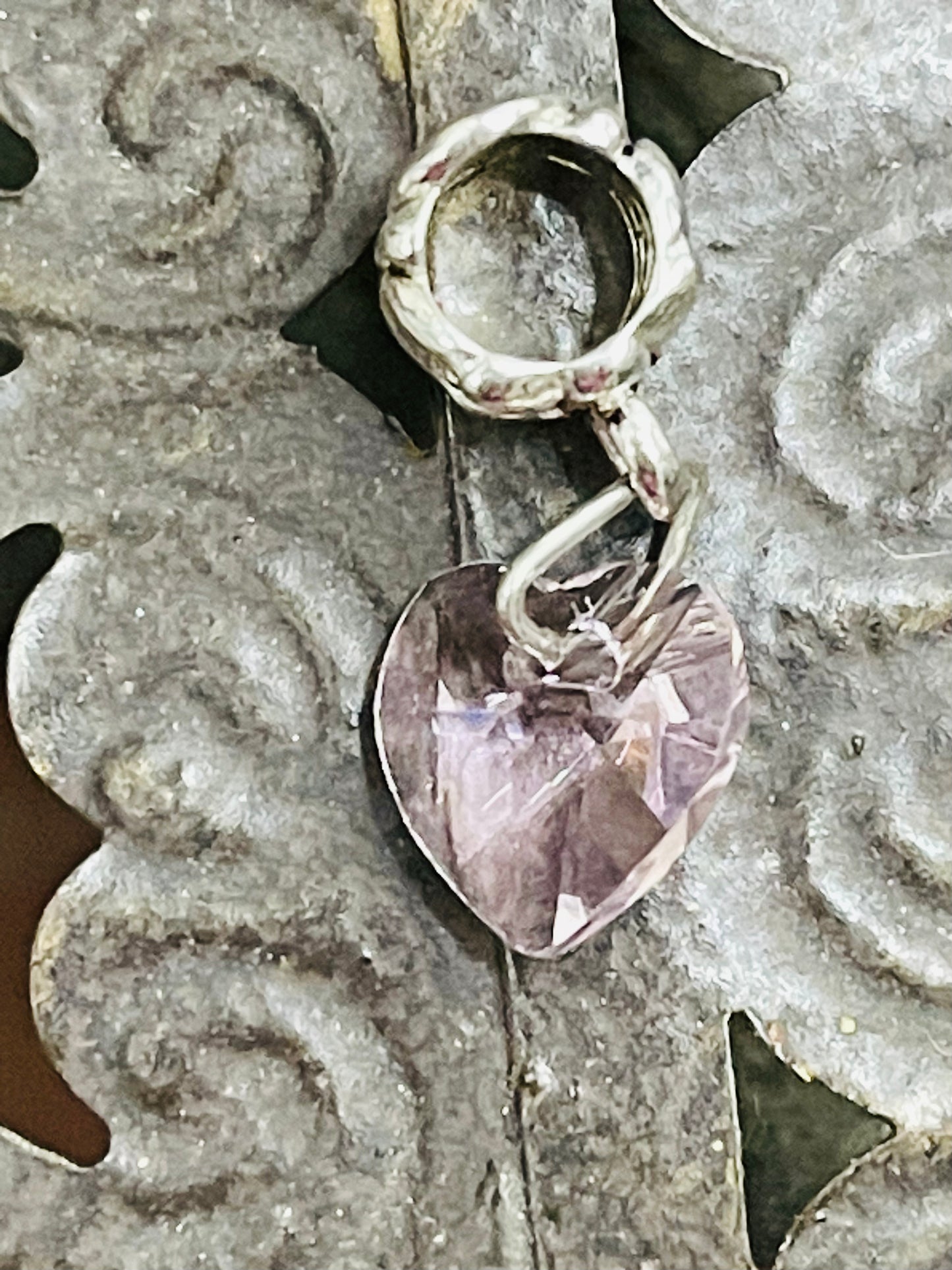 SPACER DANGLING GLASS HEART SILVER PLATE 1 PC