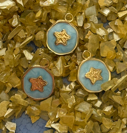 PENDANT ROUND ENAMEL STAR SST GP 18KT  1 PC