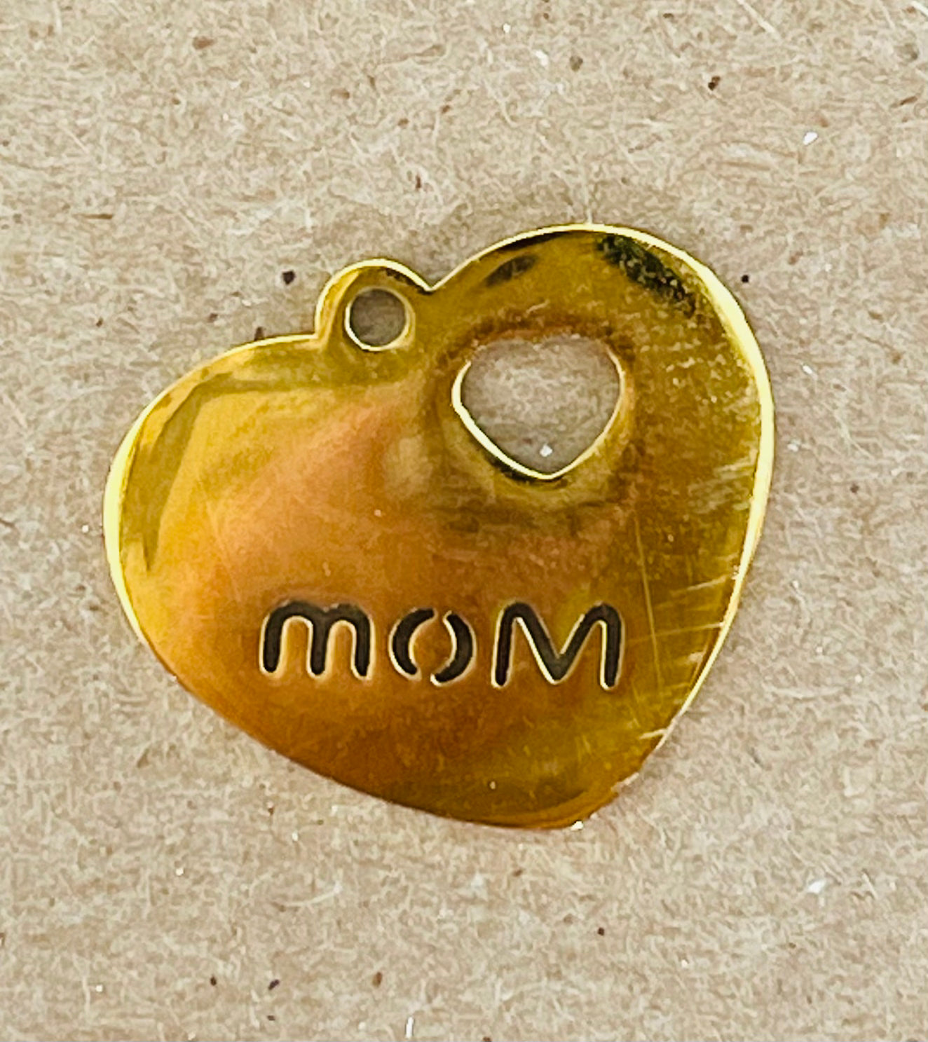 CHARM HEART MOM STAINLESS STEEL GOLD PLATE 18KT 19MM 1 PC