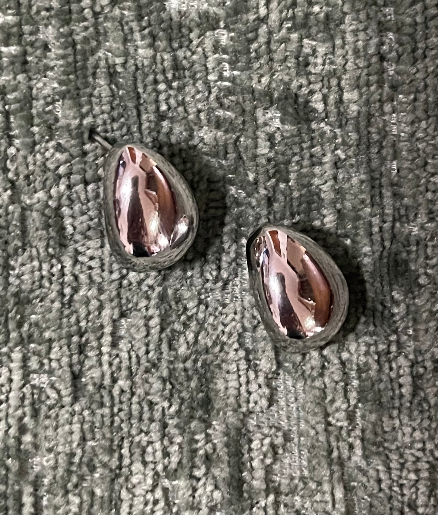 STUD EARRING LARGE TEARDROP PLATINUM 1 PAIR