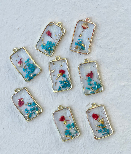 CHARM RESIN WITH FLOWERS 26X14 MM RECTANGLE GOLD PLATE 2 PC