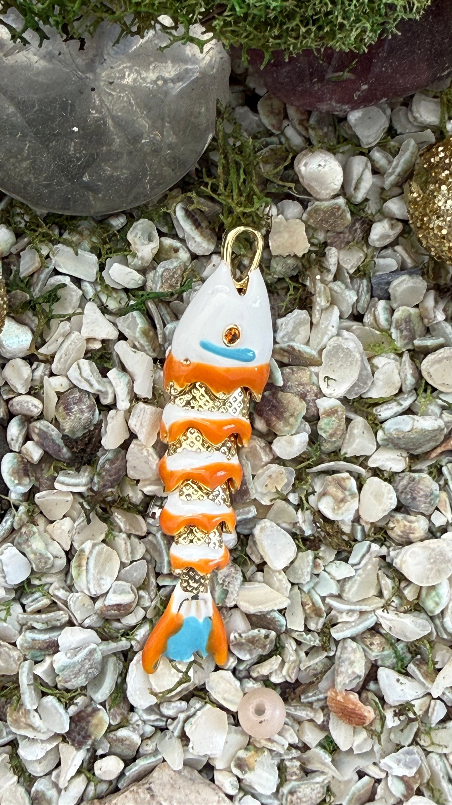 FISH PENDANT MM WHITE AND BLUE ENAMEL GOLD PLATED 1 PC