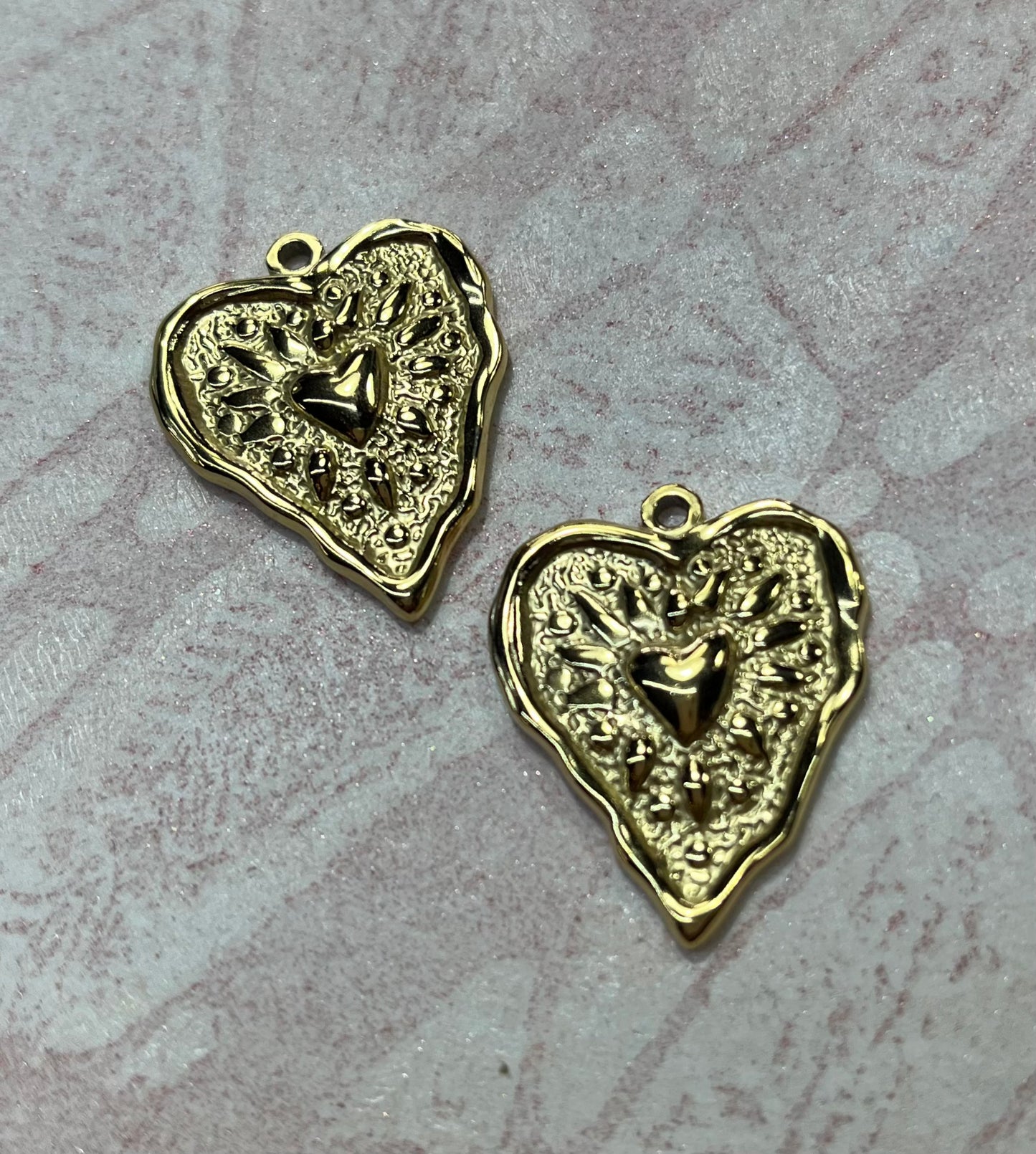 PENDANT HEART TEXTURED 25.5MM STAINLESS STEEL GOLD PLATE 18KT 2 PC