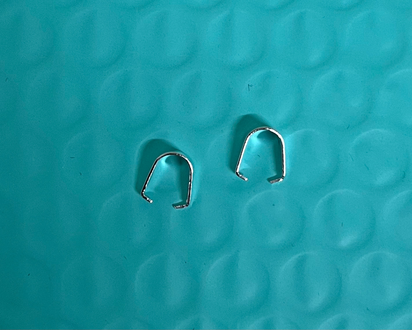 BAIL SNAP ON STAINLES STEEL SILVER PLATED 8X7MM 2 PC